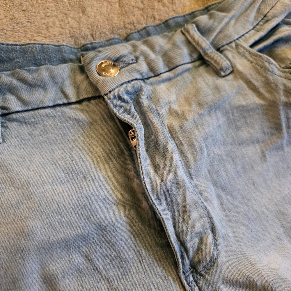 Rue21 Size 20 Distressed Light Wash Denim Jeans - Picture 6 of 8
